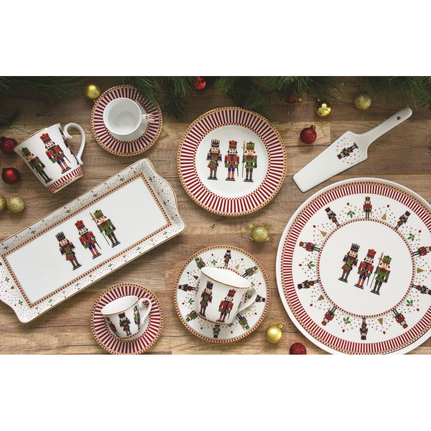 4 assiettes dessert NUTCRACKER